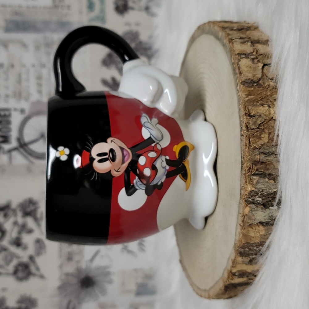 Walt Disney -  3D Ruffled Base - Minnie Mouse Mug.